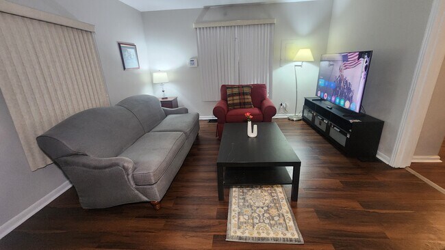 Foto del edificio - 2215 Albion St