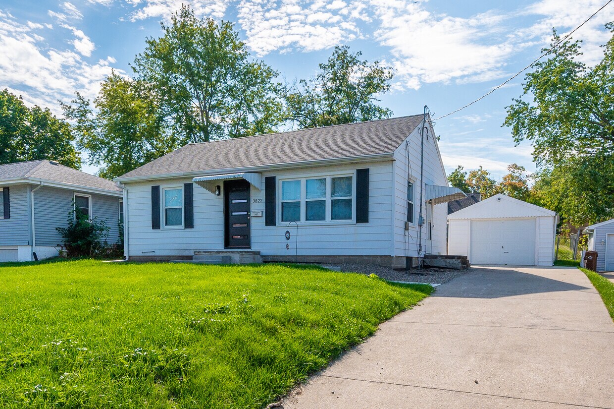 3822 66th St, Urbandale, IA 50322 House Rental in Urbandale, IA