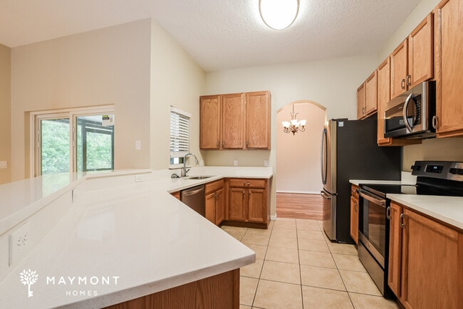 Building Photo - 909 Lake Lindley Dr N