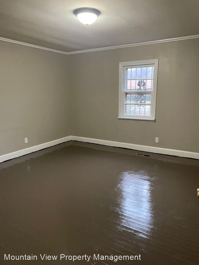 Building Photo - 4 br, 1 bath House - 1613 Roanoke Ave