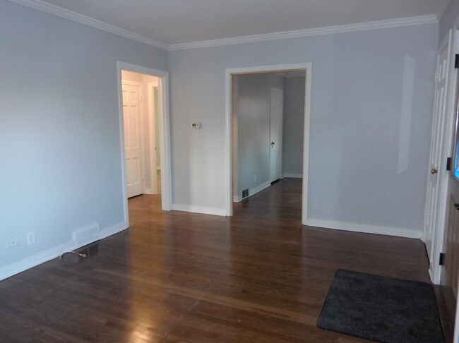 Foto del edificio - 218 Logan Ave