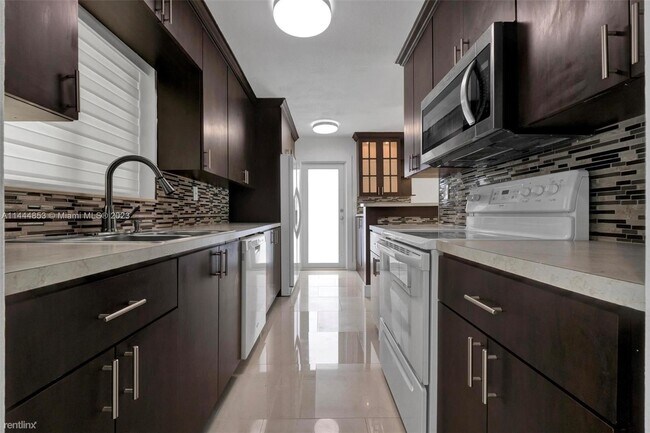 Foto del edificio - 3 br, 1 bath House - 7041 Taylor St