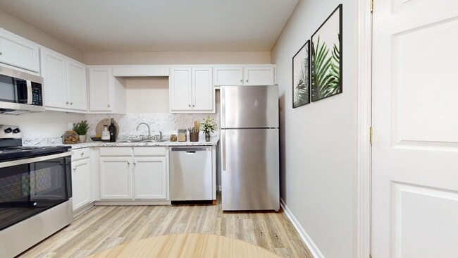 Building Photo - Sun Valley Apartments