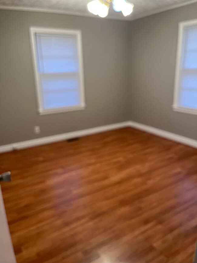 Building Photo - 824 Shirley Dr