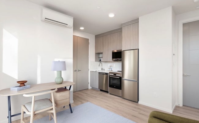 Building Photo - 2921A Franklin Ave E