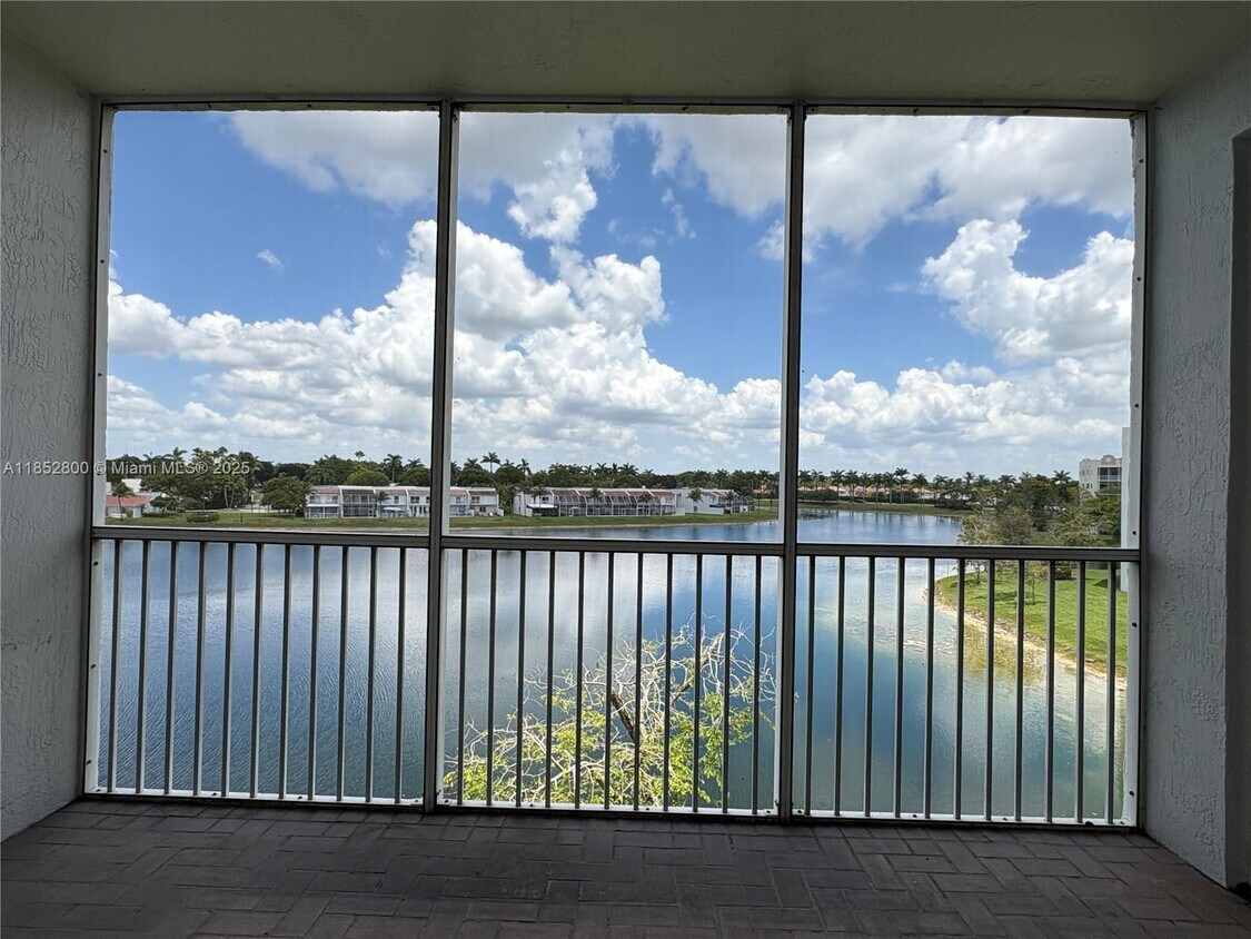 Foto principal - 10730 NW 66th St