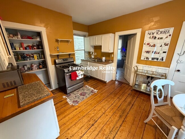 Building Photo - 44 Delle Ave