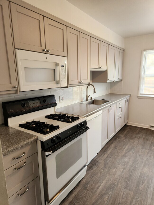 Foto del edificio - 3468 N 99th St