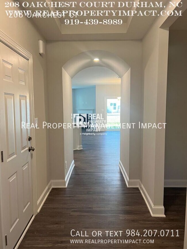 Foto del edificio - 208 Oakchest Ct