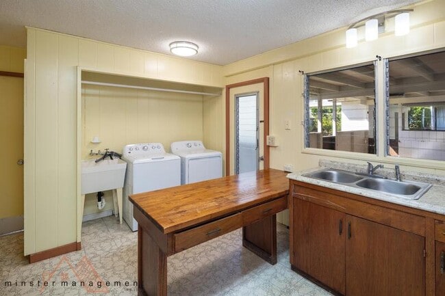 Building Photo - 1428 Ala Iolani St