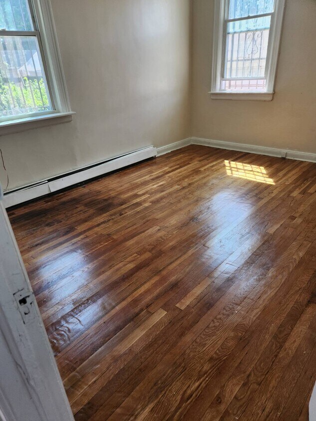 Foto principal - 117-12 Smith St