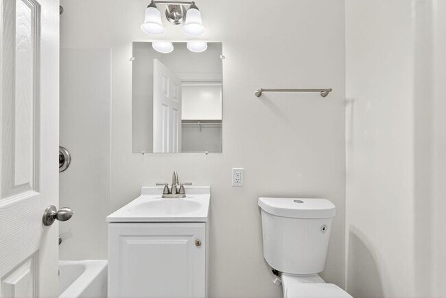 Foto del edificio - 7374 E Main St