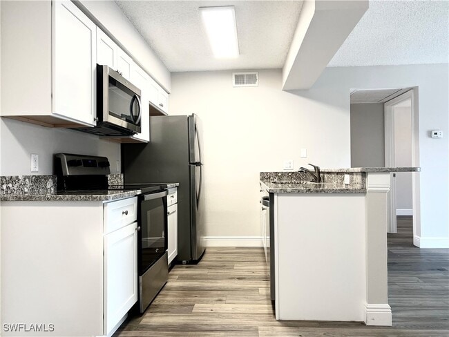 Building Photo - 5325 Summerlin Rd