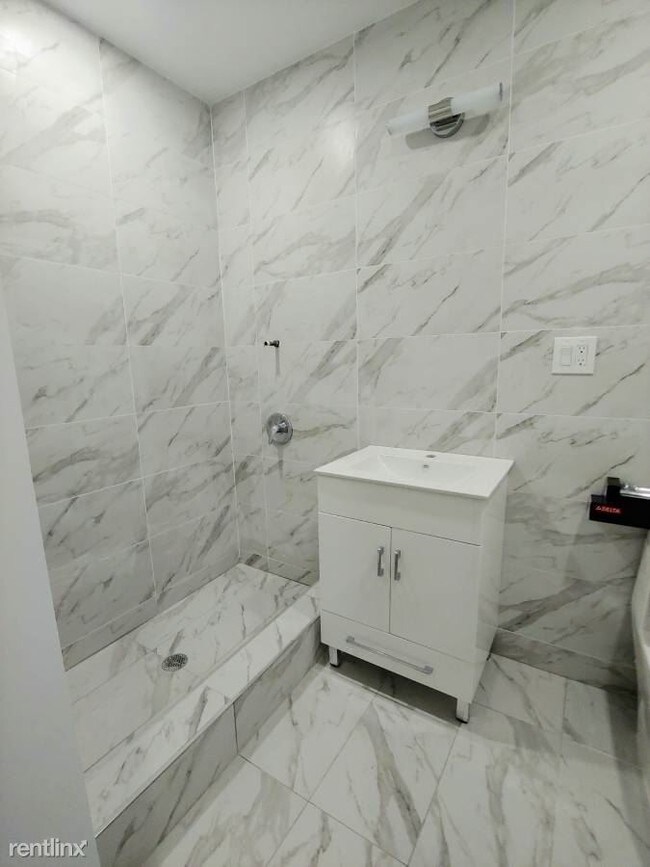 Building Photo - 2 br, 1 bath Apartment - 2769 3rd Ave