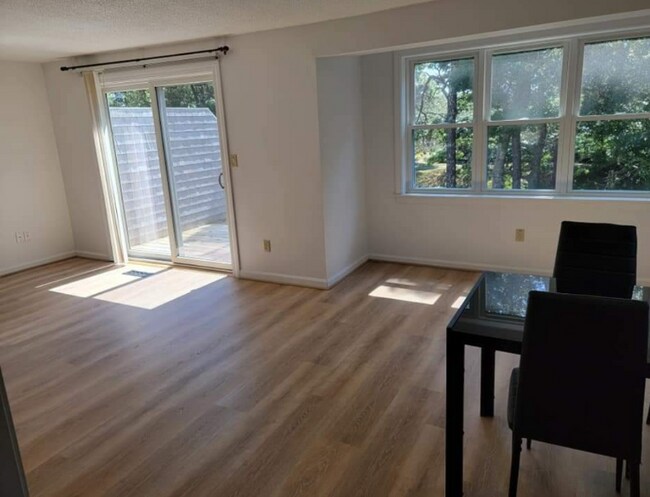 Building Photo - 6 Harbor Hill Dr