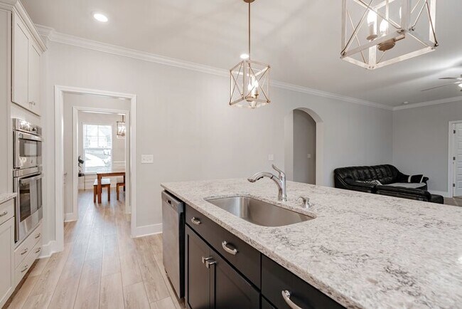 Foto del edificio - Brand New 6 Bedroom Portrait Hill Home