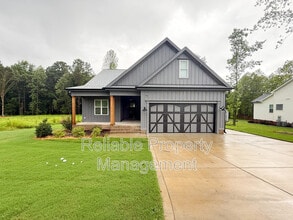 Building Photo - 945 Lynch Rd