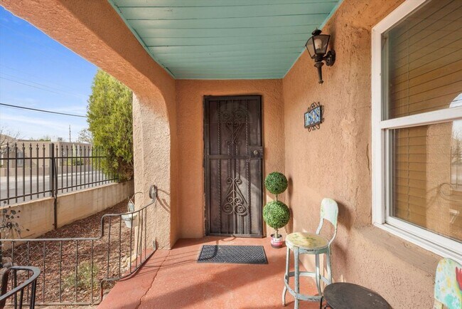 Foto del edificio - Updated North Downtown 2/bd 1/ba