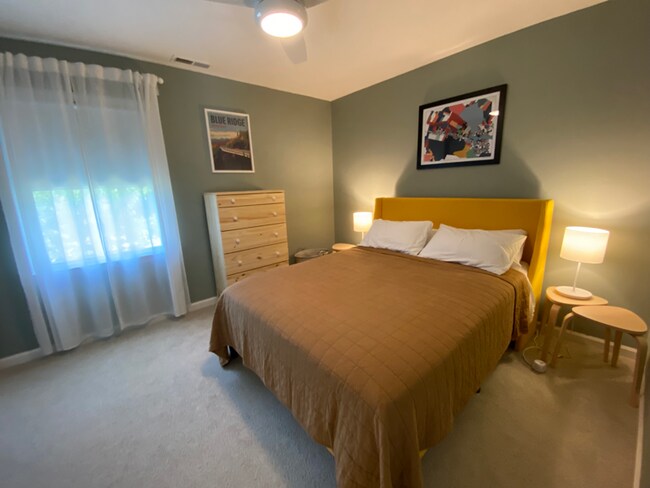 Foto del edificio - 208 Clover Dr