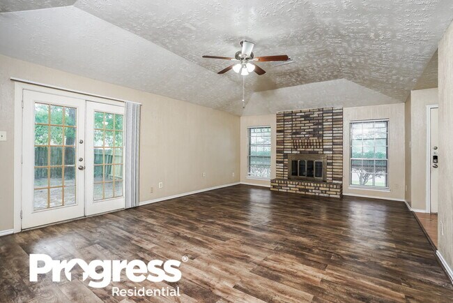 Foto del edificio - 20235 Timber Forest Dr