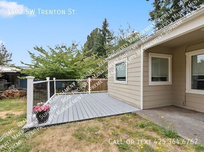 Building Photo - 1402 SW Trenton St