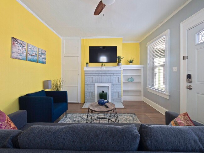 Sala de estar - 810 Monroe Dr NE