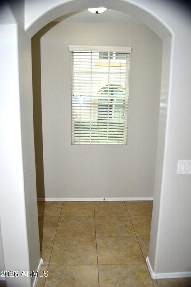 Building Photo - 964 S Almira Ave