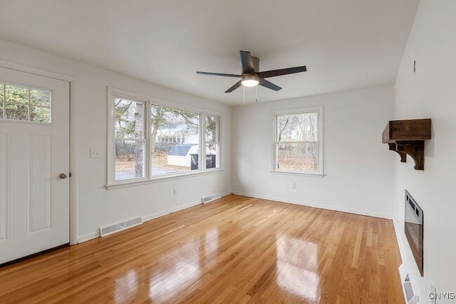 Building Photo - 27 Mcpherson St