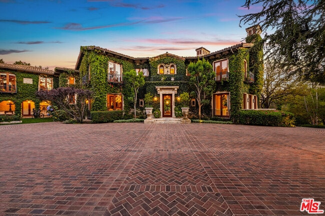 Building Photo - 1550 Amalfi Dr