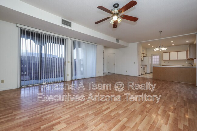 Building Photo - 2927 N Cardell Cir