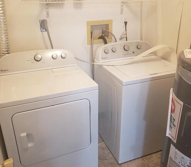 Foto del edificio - 2317 Highland Hill Dr