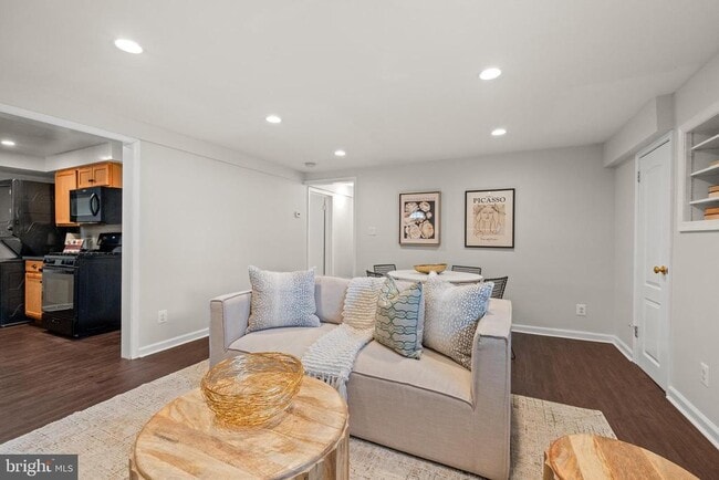 Foto del edificio - 1700 Dewitt Ave