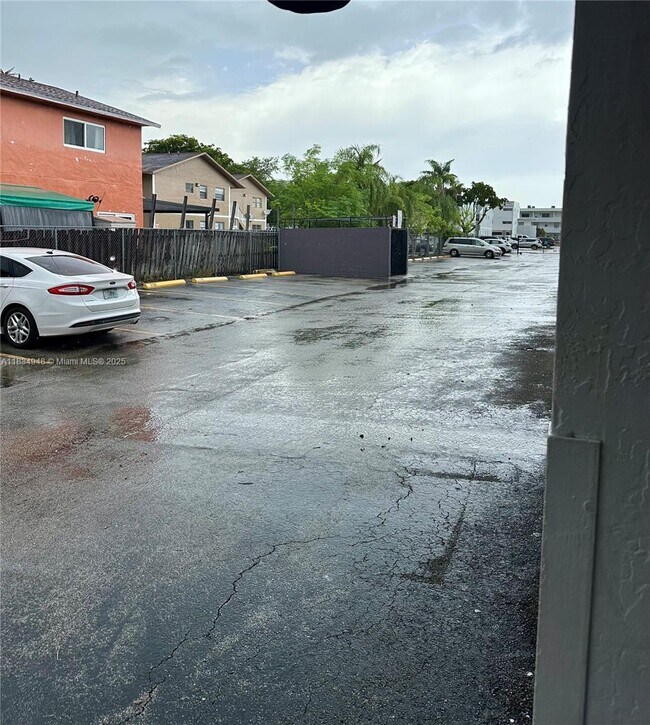 Foto del edificio - 2565 W 56th St