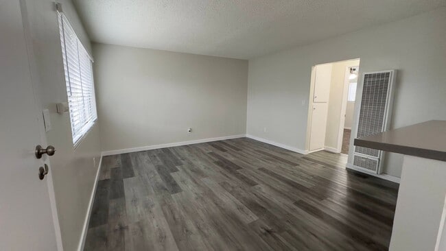 Building Photo - SPCIOUS 2 BEDROOM 1 BATH UPSTAIRS WITH PAR...