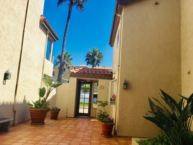 Foto del edificio - 1400 Pacific Coast Hwy
