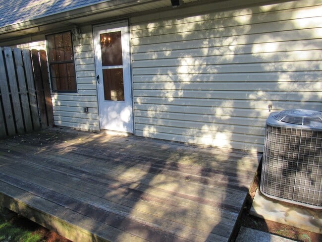 Building Photo - 2 Bedroom 2 Bath condo Powell available for immediate move in!