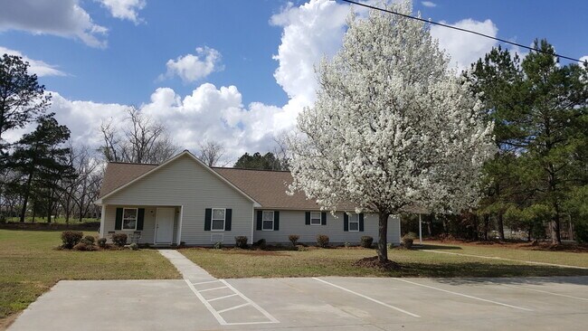 Building Photo - 607 Windcrest Dr