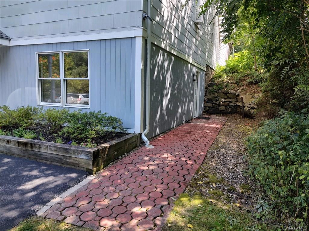 1217 E Main St, Shrub Oak, NY 10588 Room for Rent in Shrub Oak, NY