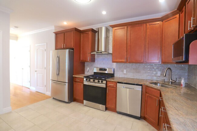 Building Photo - 106 Poplar St