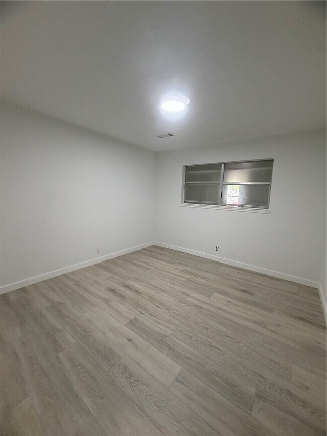 Foto del edificio - 143 Hollyvale Dr