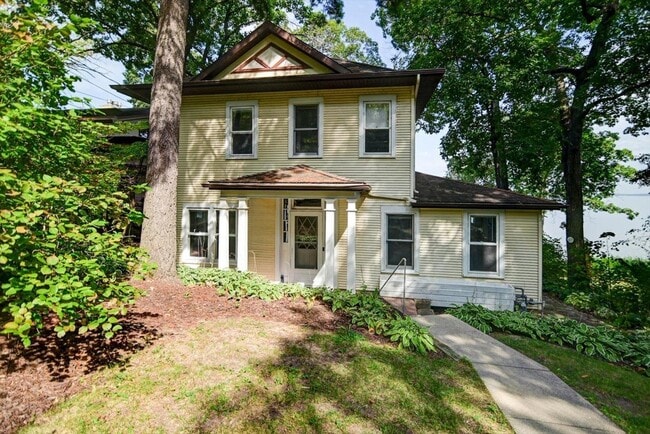 Building Photo - 5026 Lake Mendota Dr