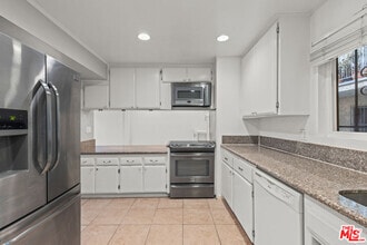Building Photo - 2354 Fletcher Dr