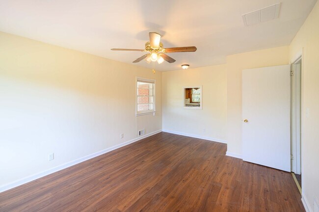 Foto del edificio - Updated 3BR Home with Fenced Yard on Quiet Street in Lake City