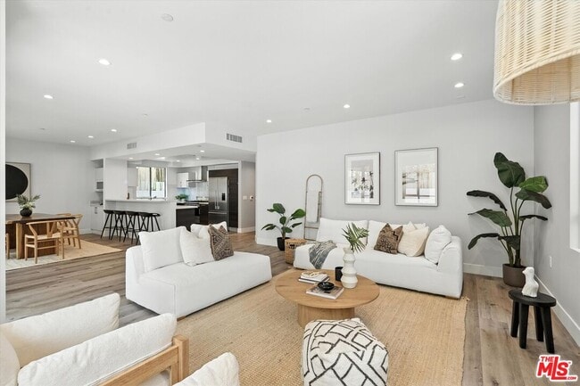 Building Photo - 1326 Centinela Ave