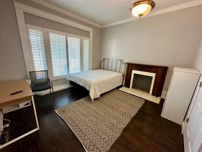 Dormitorio A - 1439 6th Avenue