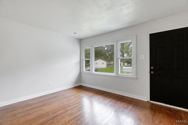 Foto del edificio - 132 Elmdale Ct