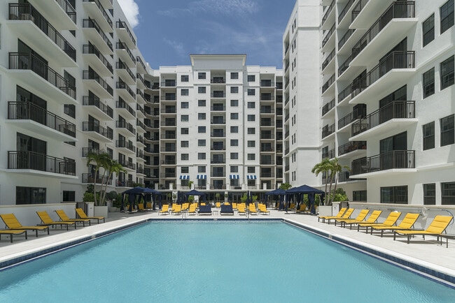 Building Photo - 101 Via Mizner
