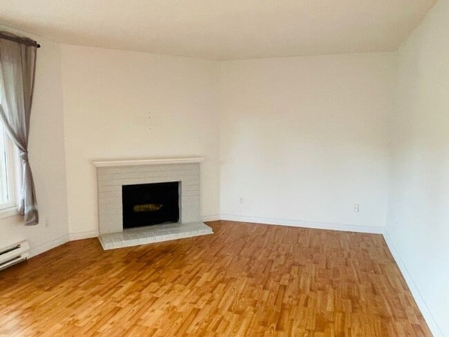 Spacious 2Bd/2Bath Condo located in The Ri... - Spacious 2Bd/2Bath Condo located in The Ri...