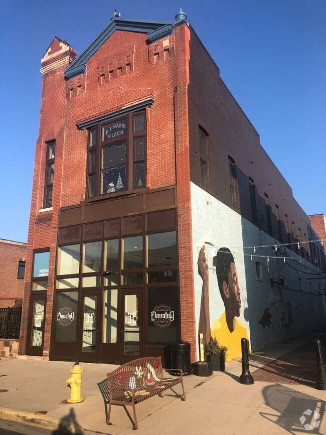 Building Photo - 123 E 3rd St