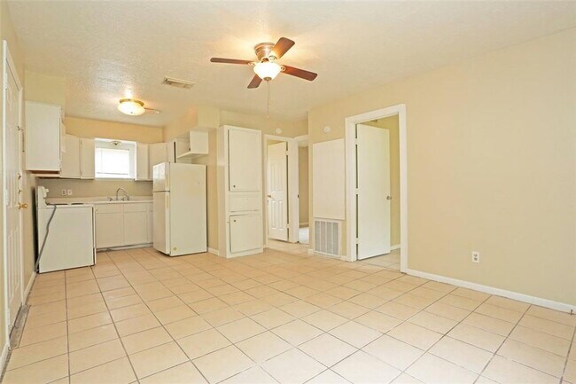 Foto del edificio - 2460 W Shane St